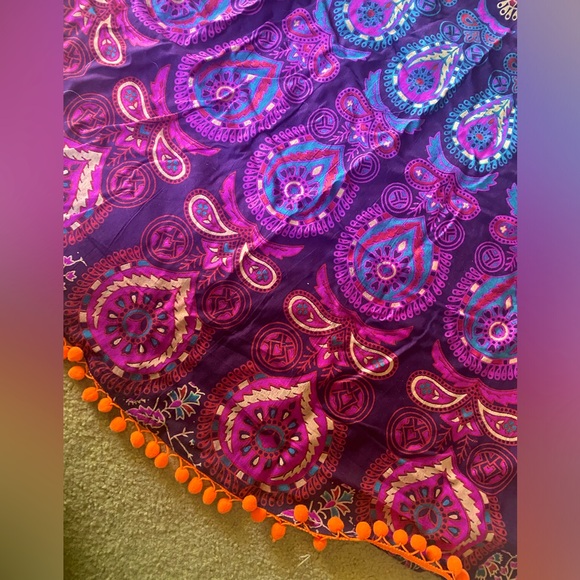 NWT 70" round beach/picnic blanket w/pom poms purples/orange - Picture 5 of 6